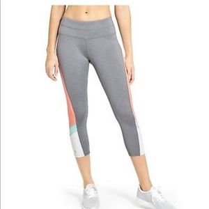 Athleta Colorblock Sonar Capri Yoga Pants (Size L)